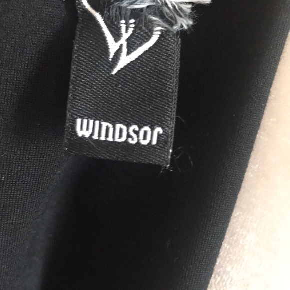 Windsor 👗 - Picture 4 of 5